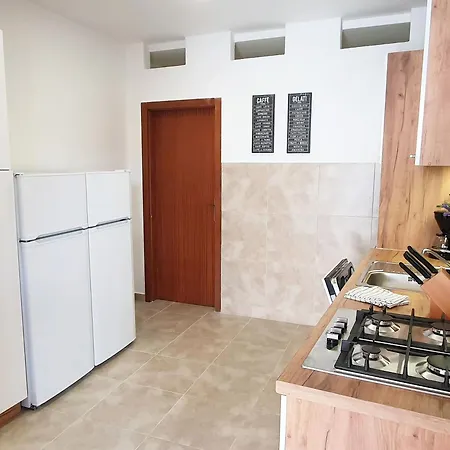House Majda 펜션 Nerezisca